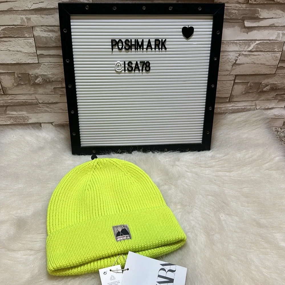 ZARA  Youth Neon Yellow Beanie Size 10-14 Years.